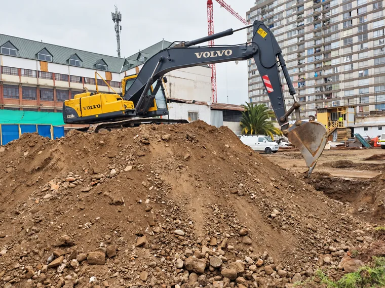 Excavación y movimiento de tierra con maquinaria
